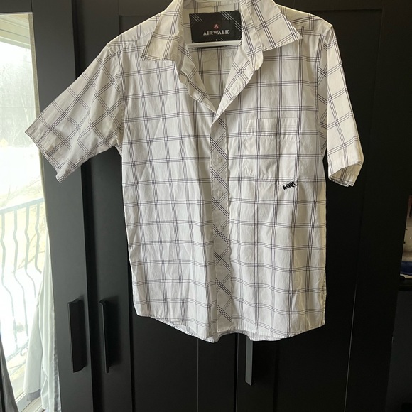 Airwalk short sleeve dress shirt -- Small - Picture 4 of 5